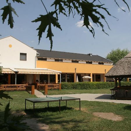 Georgshof Hotel Podersdorf am See Buitenkant foto